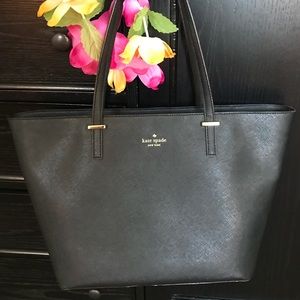 SALE:Kate spade shoulder bag barely used beauty!!